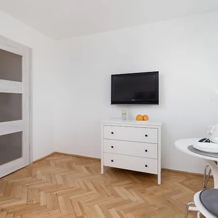 Apartment With Balcony 300 M To The By Renters